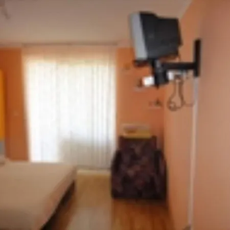 Seafront Pretner Apartment
