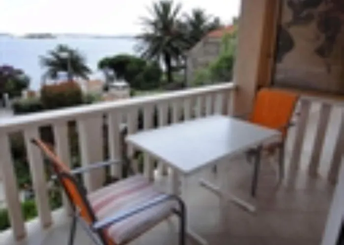 Seafront Pretner Apartament